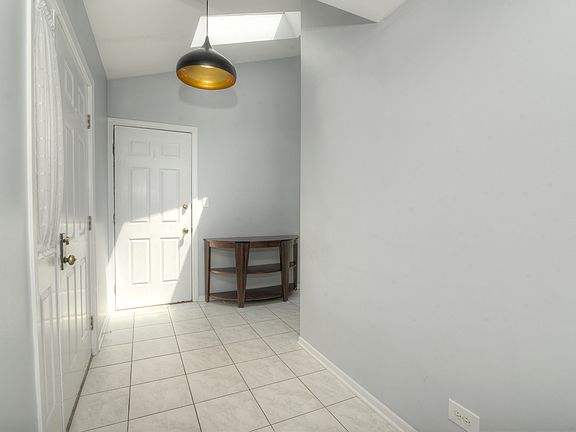 3rd image of 1606 N Windsor Dr Unit 1606