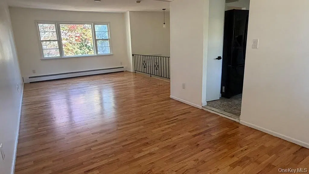 5 bed, 1.5 bath, 1900 sqft, $4,500 — Photo 2