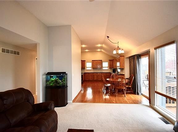 5th image of 1208 Willow Ln