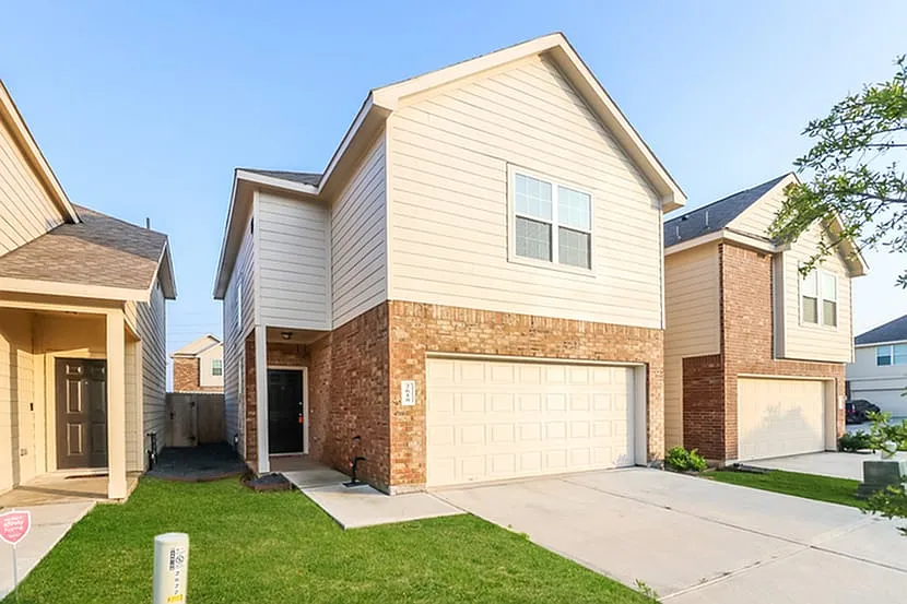 3 bed, 2.5 bath, 1425 sqft, $1,800 — Photo 2