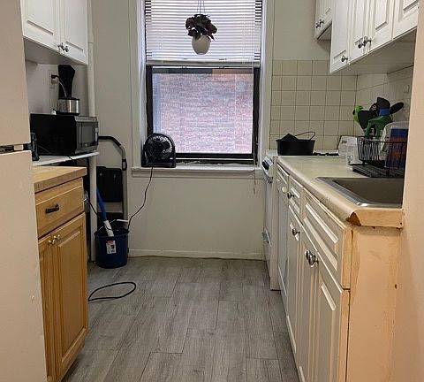 2nd image of 3079 33rd St APT 4B