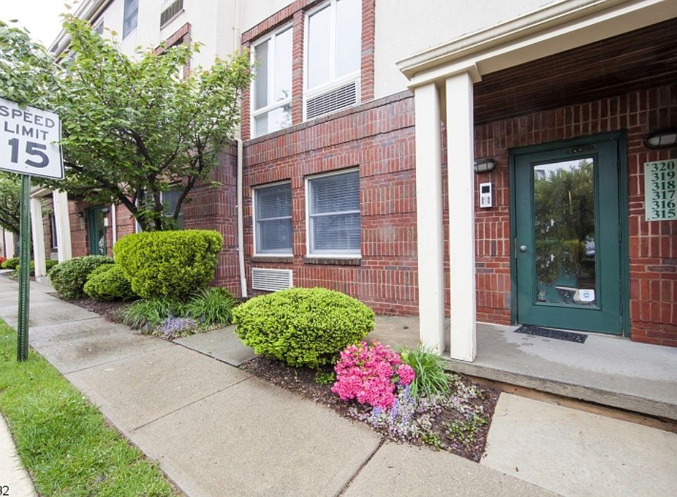 1st image of 50 Pine St APT 315