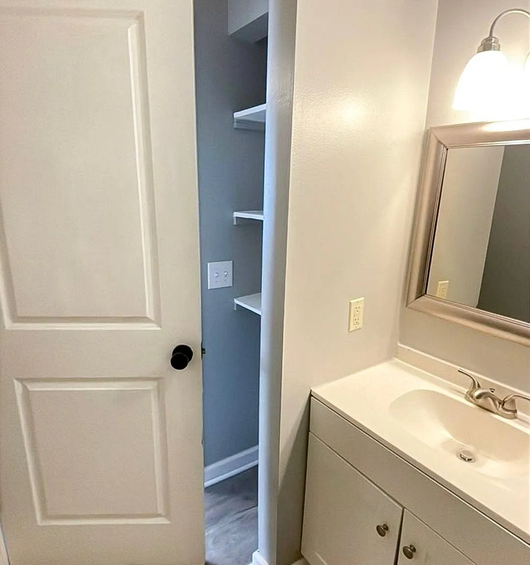 Clinic Court Apartments — Photo 4