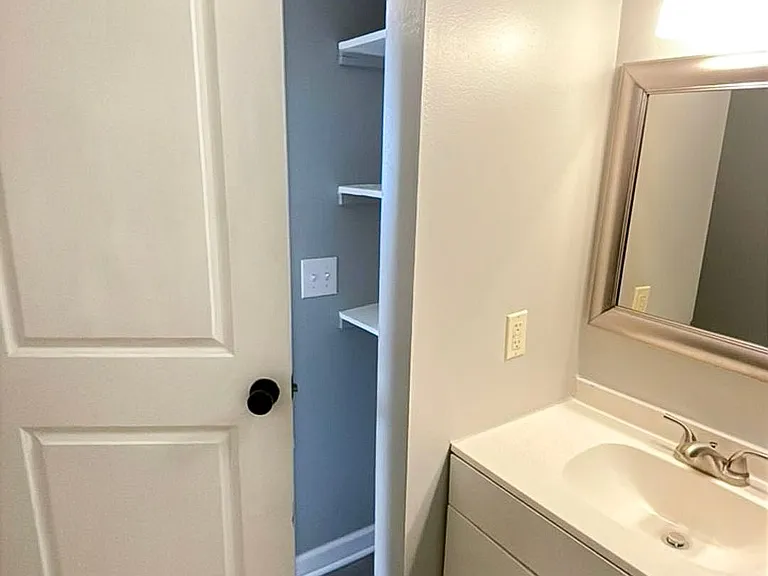 Clinic Court Apartments — Photo 4
