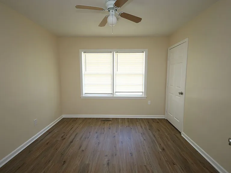 908 E Park Ave — Photo 7