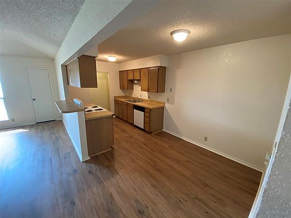 4th image of 2824 Ridgecrest Dr