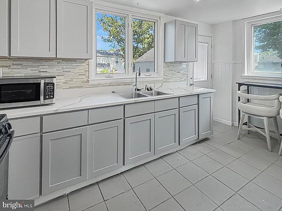 3rd image of 554 Springfield Ave