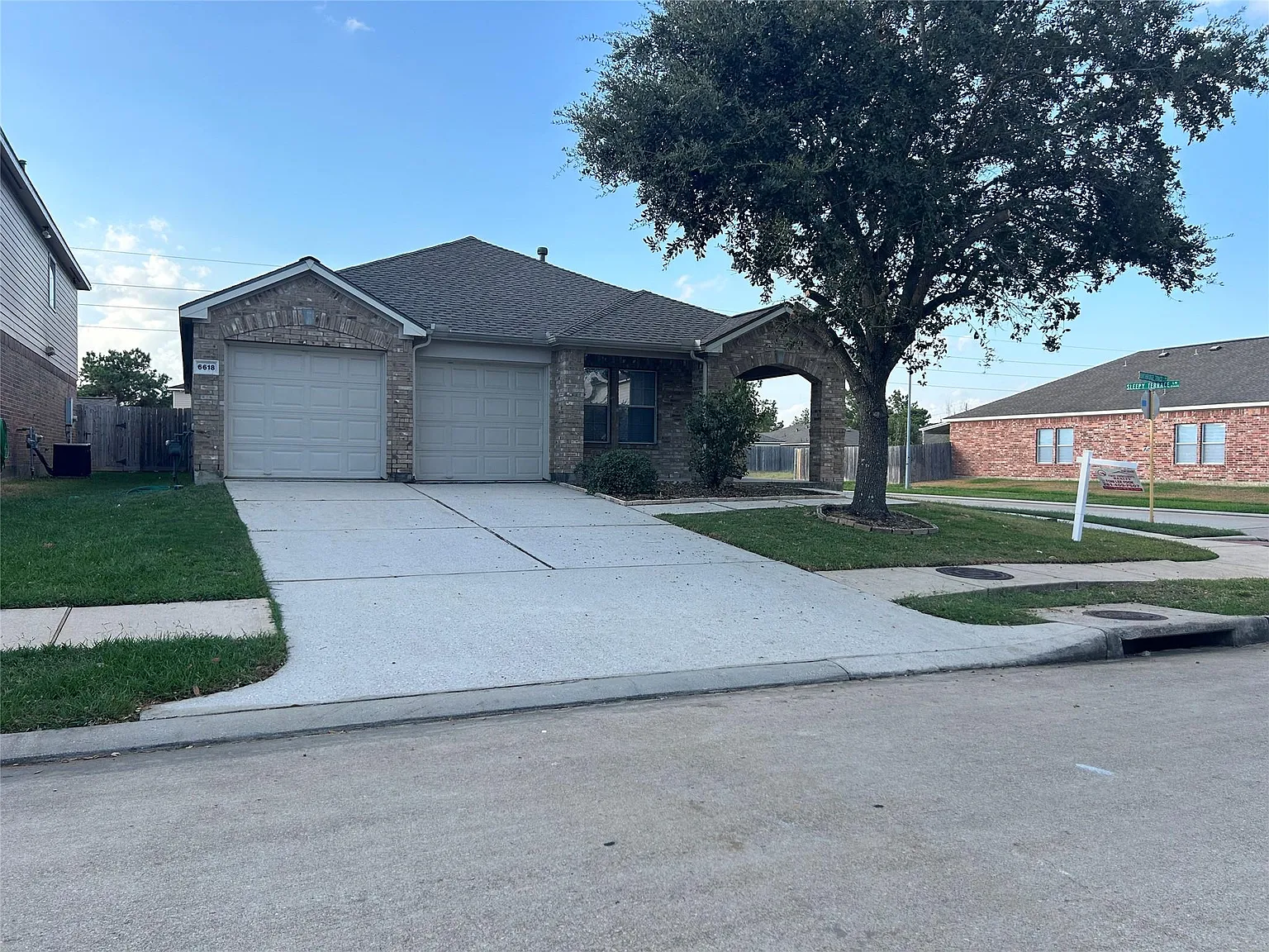 3 bed, 2.0 bath, 1918 sqft, $1,999 — Photo 1
