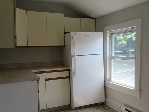 3rd image of 81 Jetland St #3