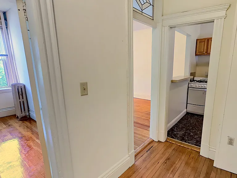 102 Queensberry St #7 — Photo 5