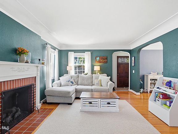 4th image of 3836 Bowen Rd