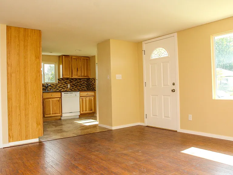 600 Abbot St — Photo 2