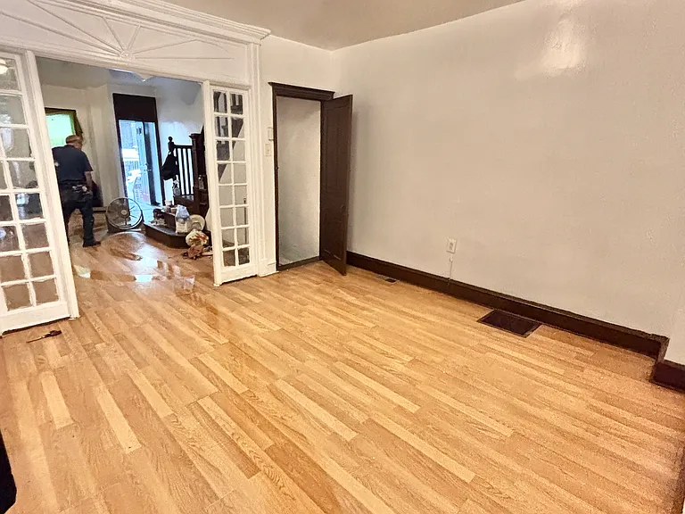807 Snyder Ave — Photo 4