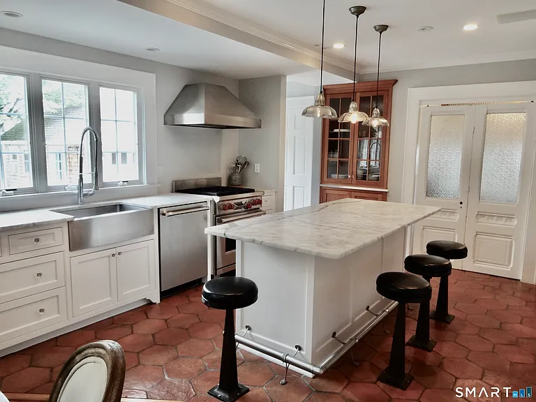 84 Sherman Ct — Photo 14