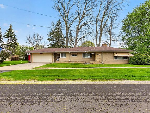 3rd image of 636 Rustic Dr