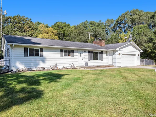 1714 Indian Rd, Lapeer, MI 48446