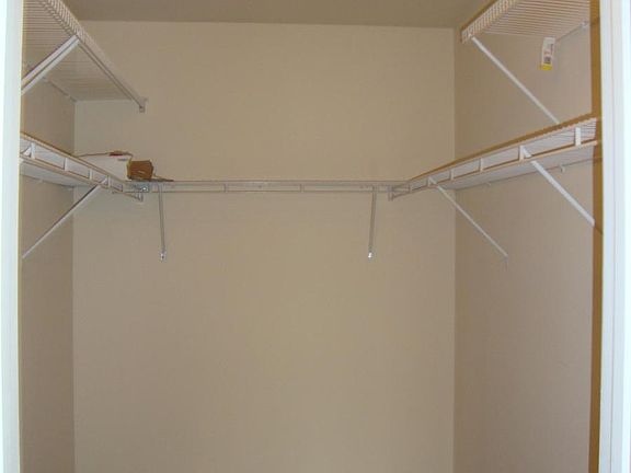 Master Bedroom Walkin Closet