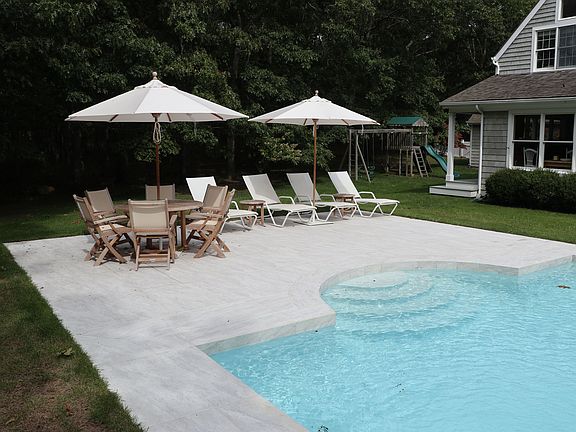 2nd image of 574 Sag Harbor Tpke