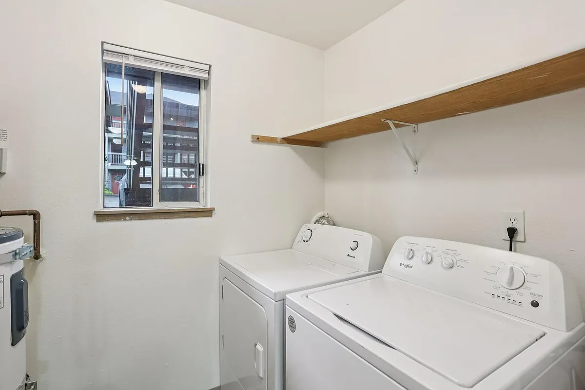 Unit Photo - 3504 NE 204th St