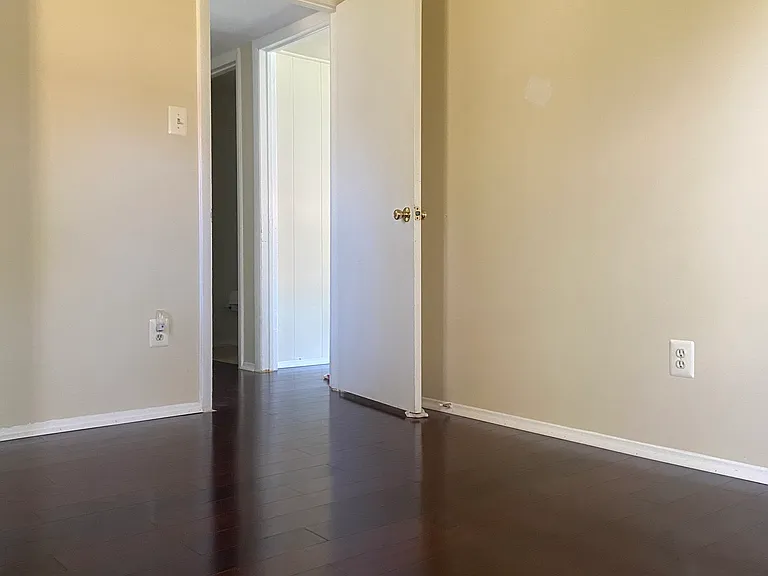 8523 Fairburn Dr — Photo 8