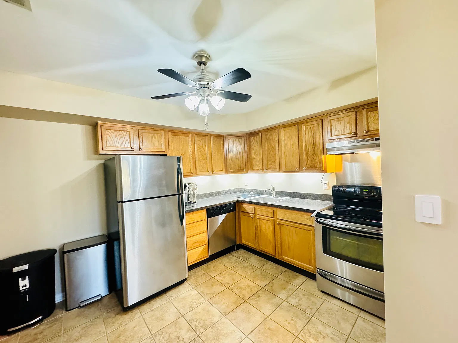 1 bed, 868 sqft, $1,850 — Photo 3