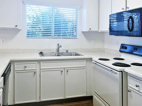 5th image of 992-1000-1004 Greenfield Dr #1004-16
