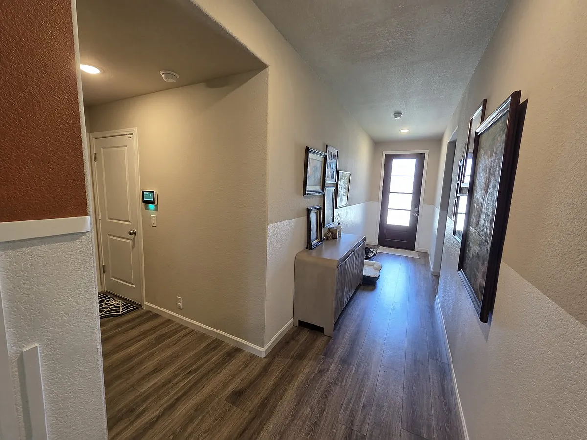 Building Photo - 1105 Goldenrod Dr