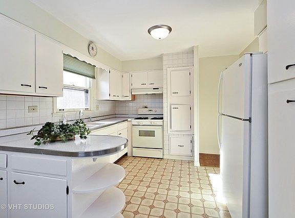 3rd image of 12928 S Marquette Ave