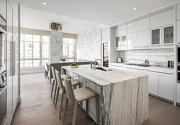 4th image of 200 E 95th St #9A