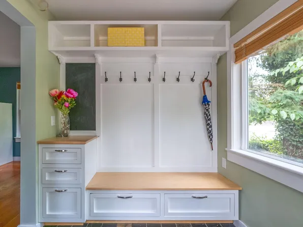 1075 Gladwin Dr, North Vancouver, BC V7R 1A1