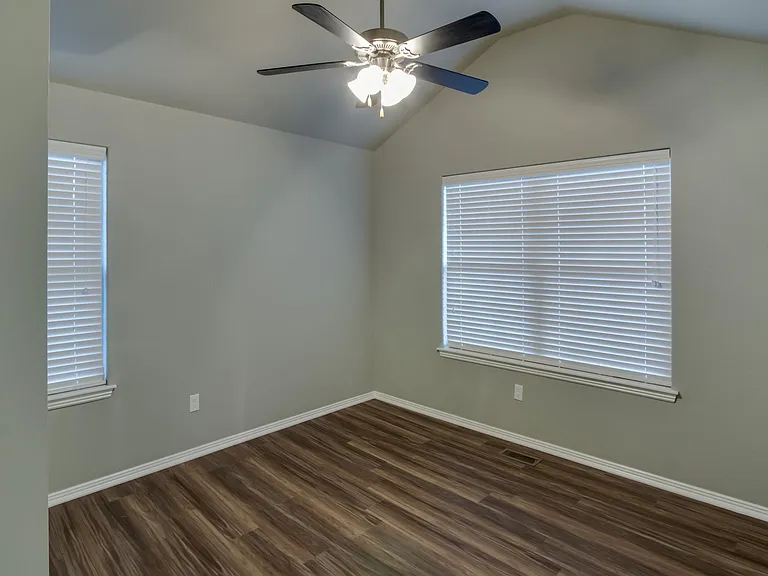 2818 W Auburn Dr — Photo 14