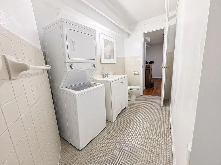 208 W 82nd St #1C — Photo 6