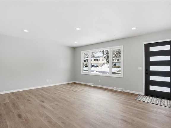 5th image of 1314 Debra Lane