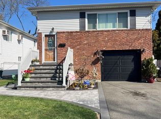 827 Bermuda Rd, West Babylon, NY 11704