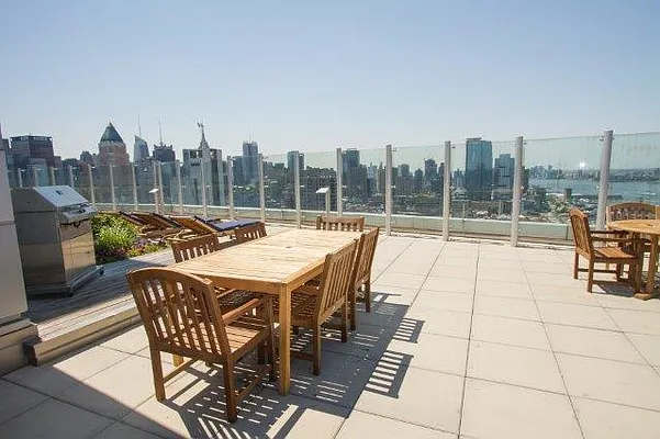 Rented by The Durst Organization | media 9