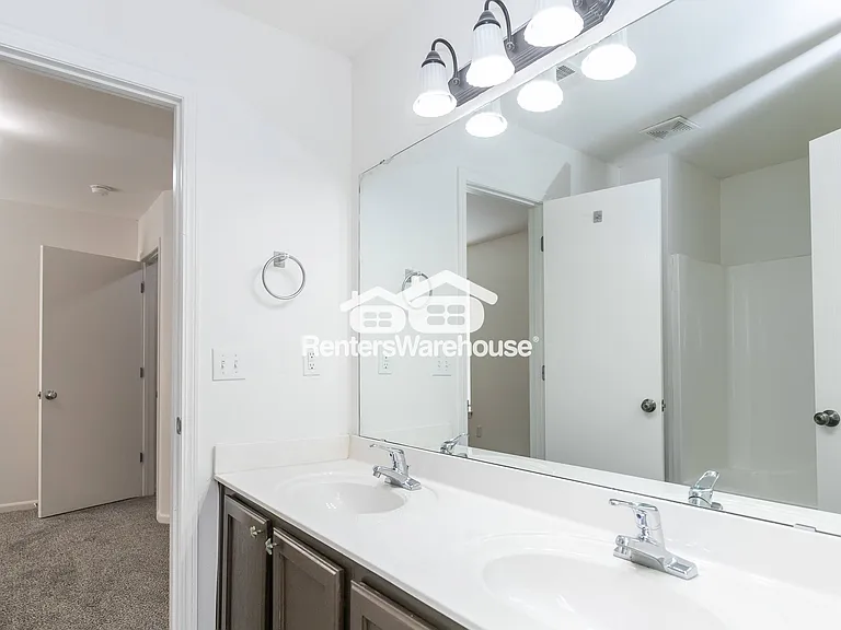 8127 N Lawn Ave — Photo 24