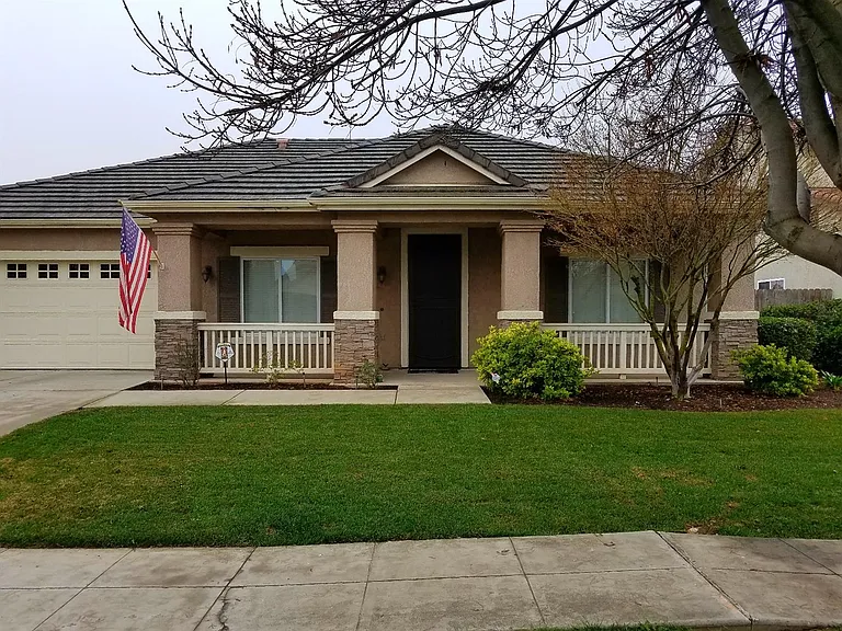6083 E Dayton Ave — Photo 2