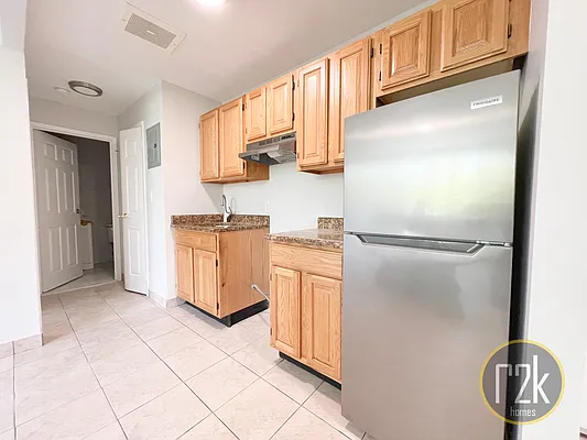 Rented by Realty 2000 Corp | media 28