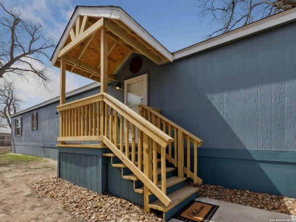 609 16th, Hondo, TX 78861