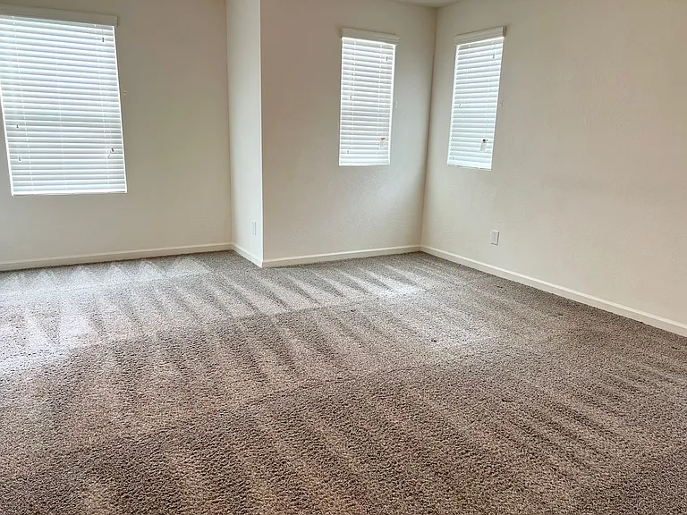 2062 N Perry Ln — Photo 10