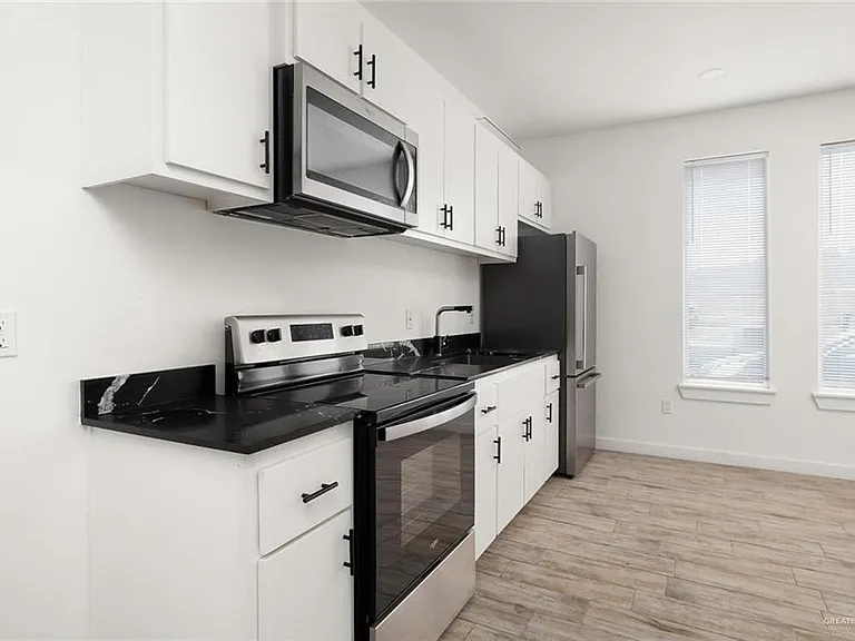 1429 W Harrison Ave #3 — Photo 4