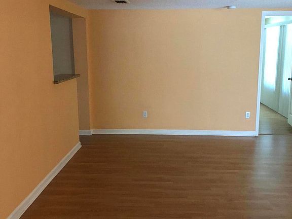 5th image of 5122 Delphin Ln