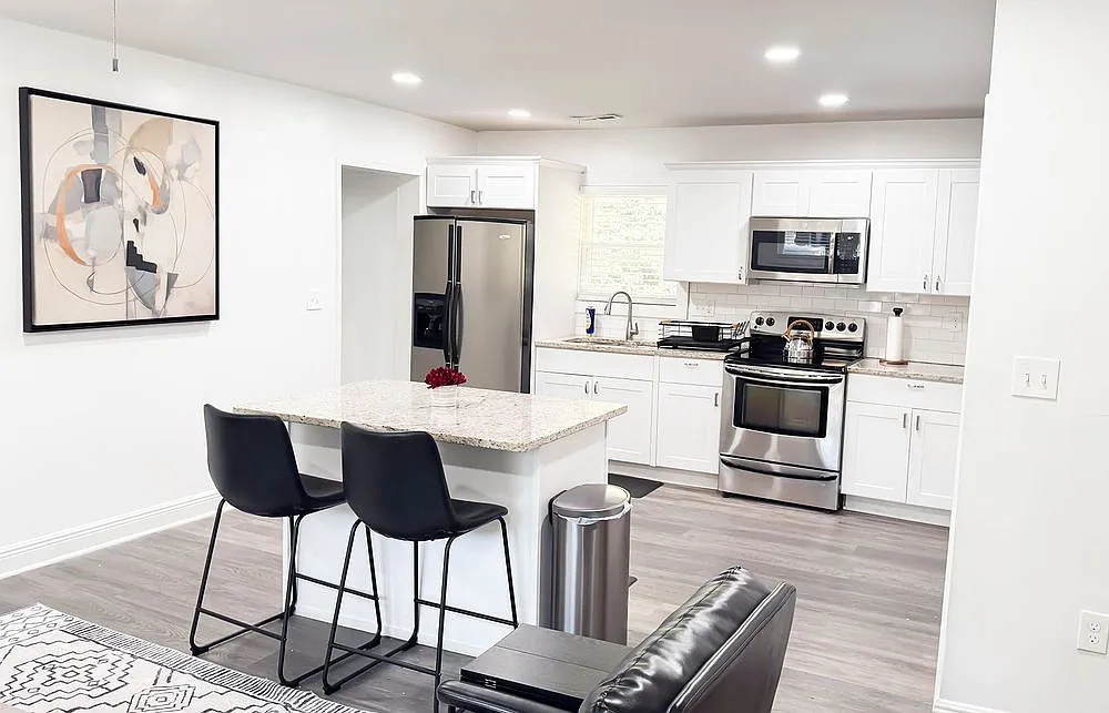 4 bed, 2.0 bath, 1350 sqft, $2,000 — Photo 4