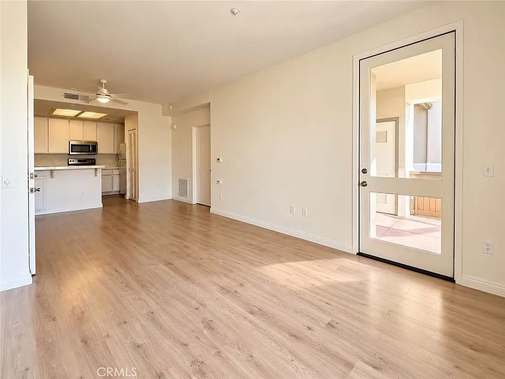 1 bed, 735 sqft, $2,950 — Photo 2