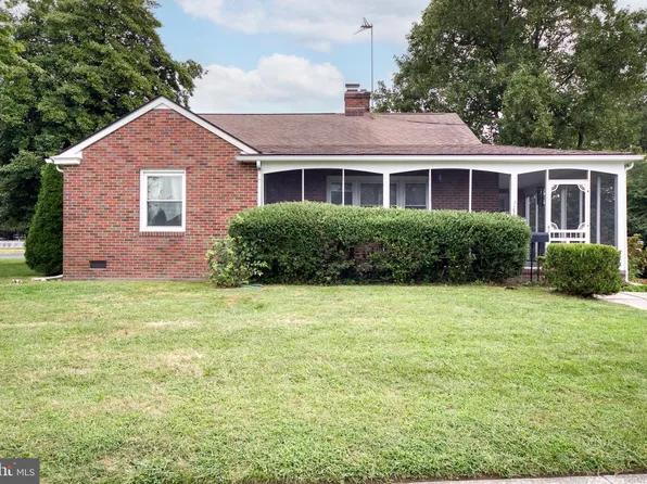 30 Delaware Dr, Penns Grove, NJ 08069