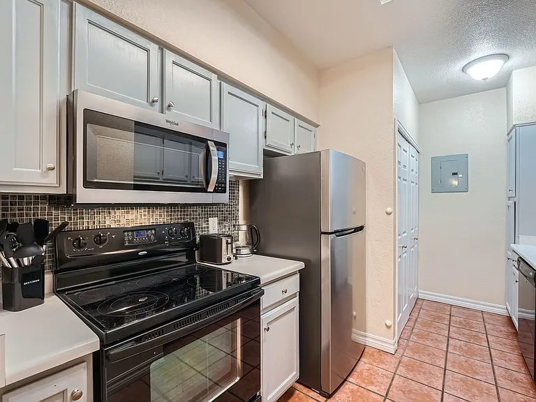 7430 Singing Hills Dr — Photo 14