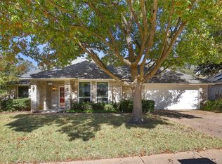 1905 W Nathan Lowe Rd, Arlington, TX 76017
