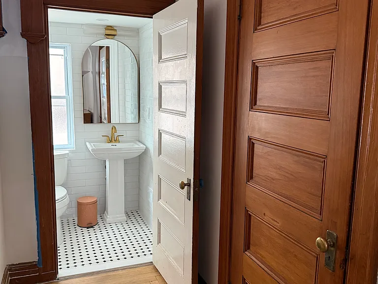 92 Claybourne St — Photo 22