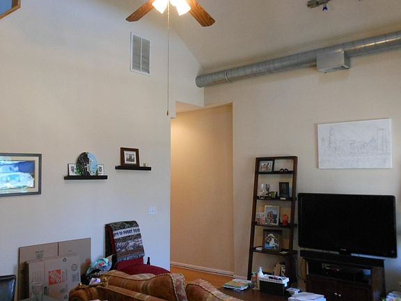 4th image of 1614 W Belmont Ave APT 204