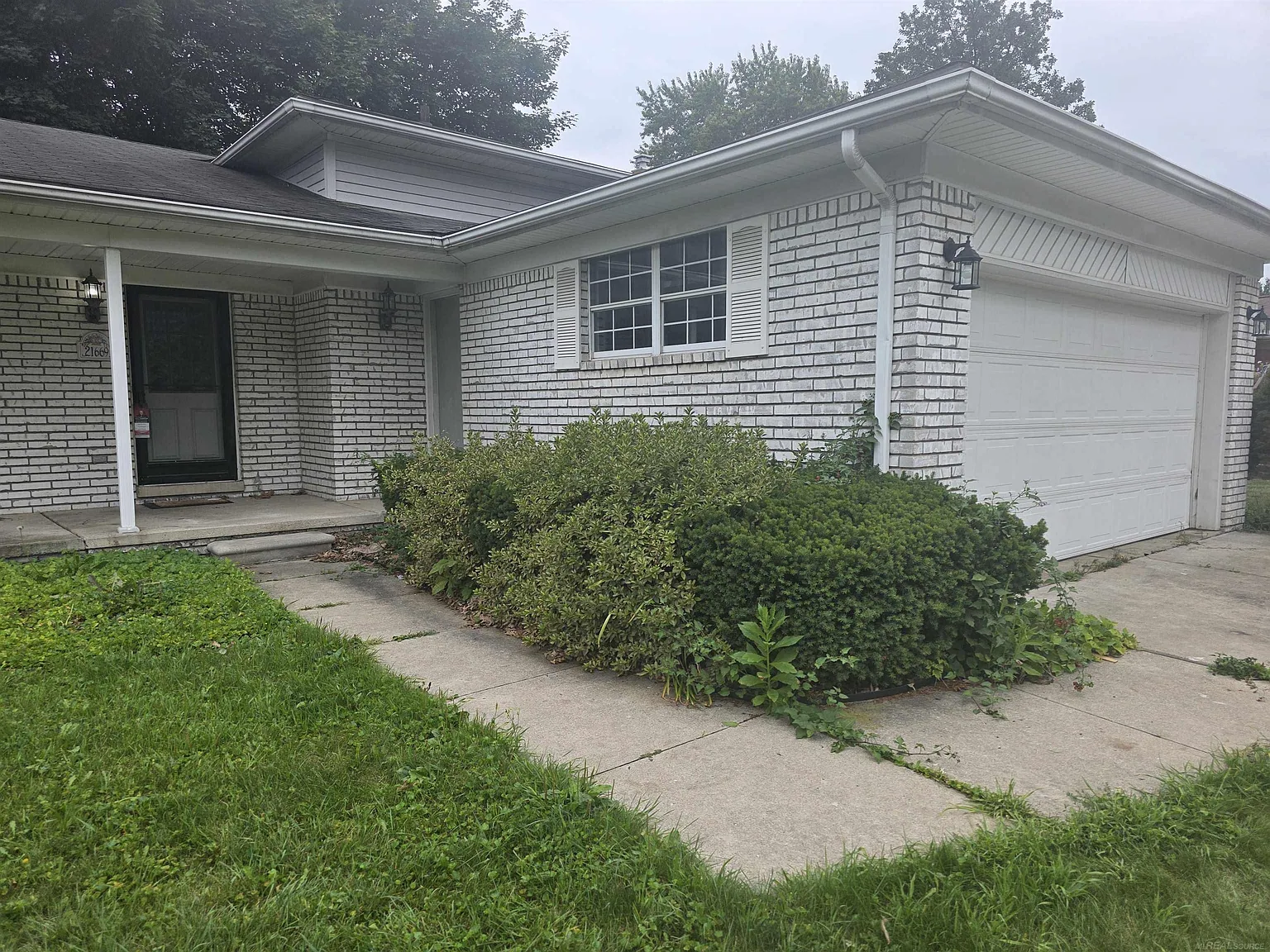 3 bed, 2.0 bath, 1648 sqft, $2,000 — Photo 1